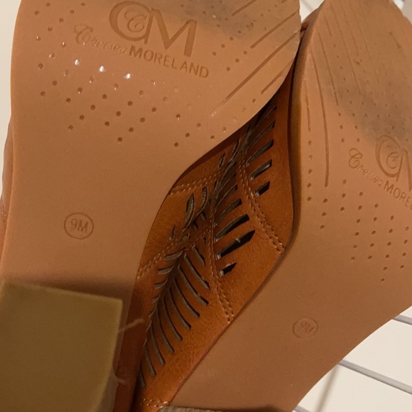 Brown lace up heels. - Picture 6 of 6